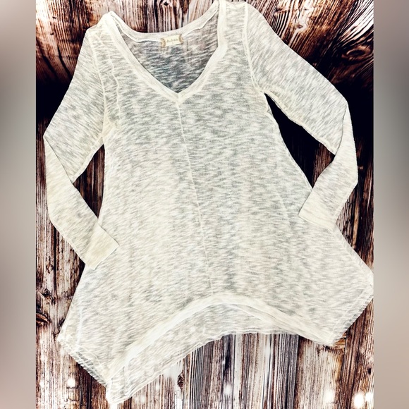 Altar'd State Tops - ALTAR’D STATE || Slub Sweater Knit Slouch V-Neck Tee/Top in White - SZ Small